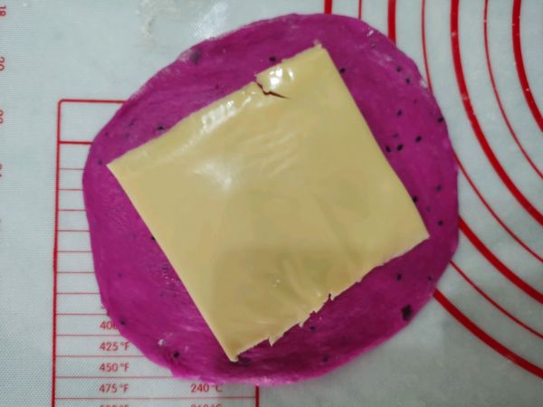 火龙果芝士培根包