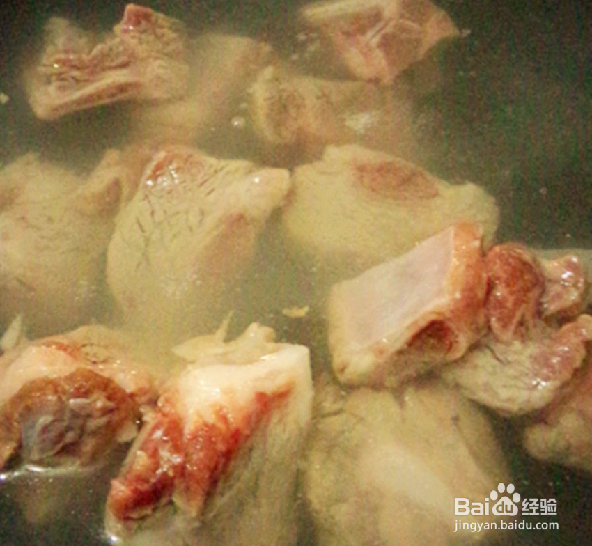 家常土豆烧排骨的做法