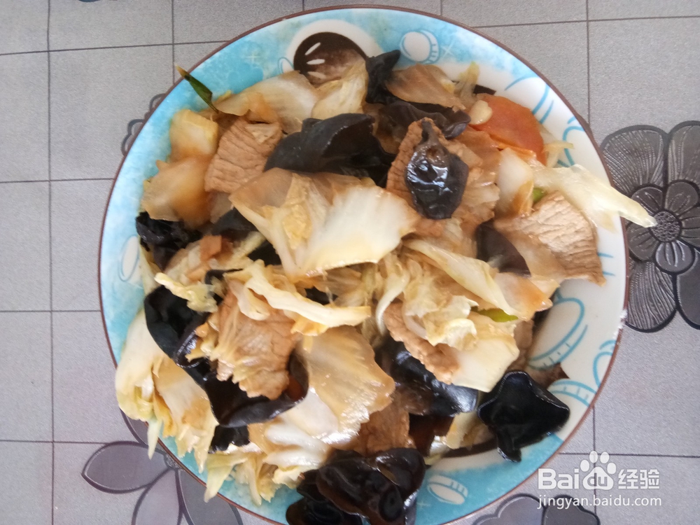 家常木耳白菜炒肉的做法