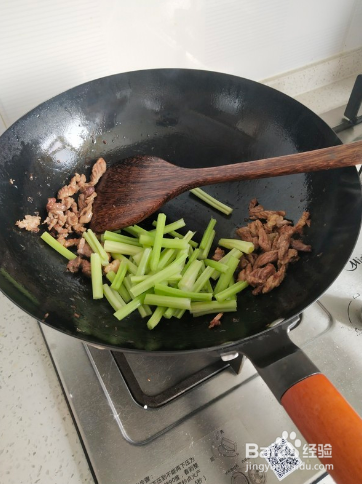 制作芹菜炒肉