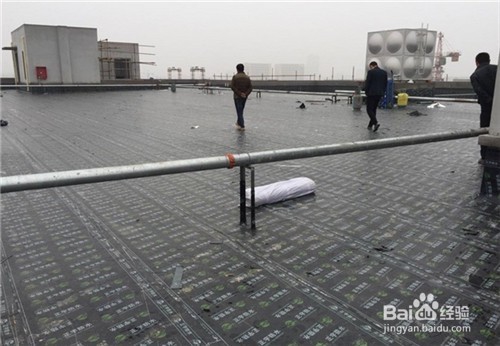 夏季雨水大,屋顶老漏水如何解决?