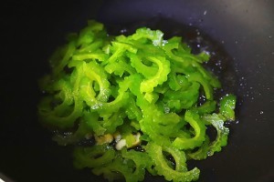 食补佳品剁椒苦瓜片的做法