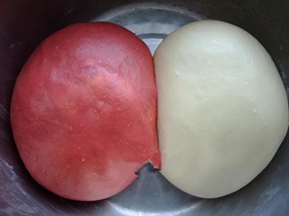 红曲双色淡奶油吐司怎么做?