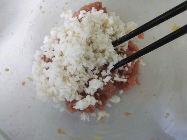 荸荠肉沫酿豆腐