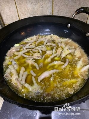 健康养生佳品青椒炒鸡爪的做法