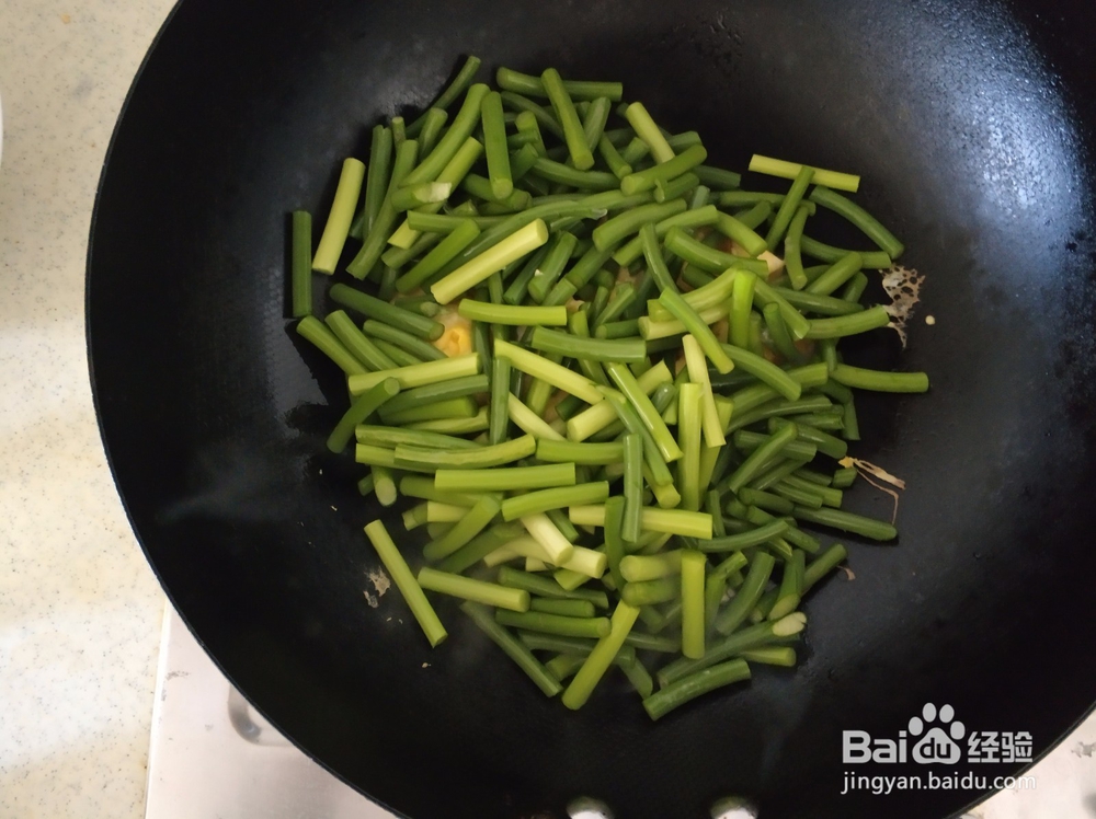 如何做好吃的蒜苔炒鸡蛋