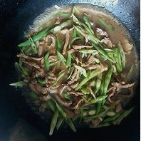 猪肉加扁豆焖饼做法