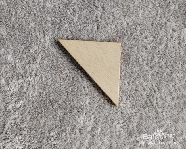 用七巧板怎样拼一个抬腿90度作训的战士呢