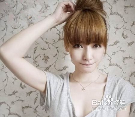 潮流达人教你如何盘出韩范儿十足的丸子头
