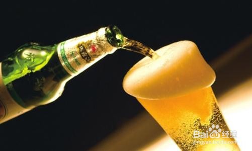 怎样倒啤酒才不会起泡