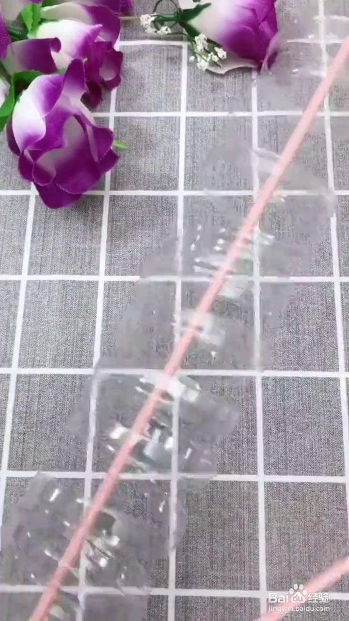 如何晒袜子才能不浪费衣架?