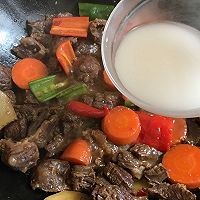 如何制作胡萝卜香炖牛腱
