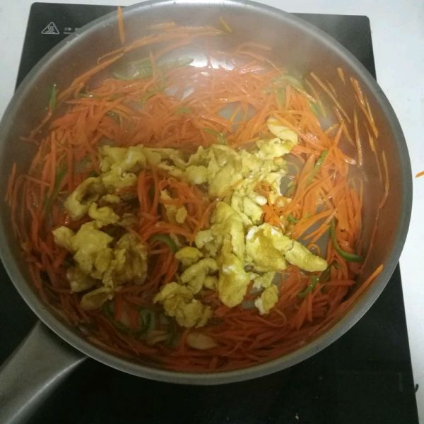 青椒胡萝卜丝炒蛋