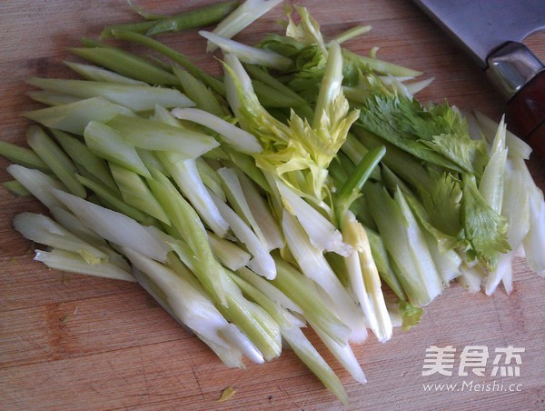 芹菜炒土豆丝