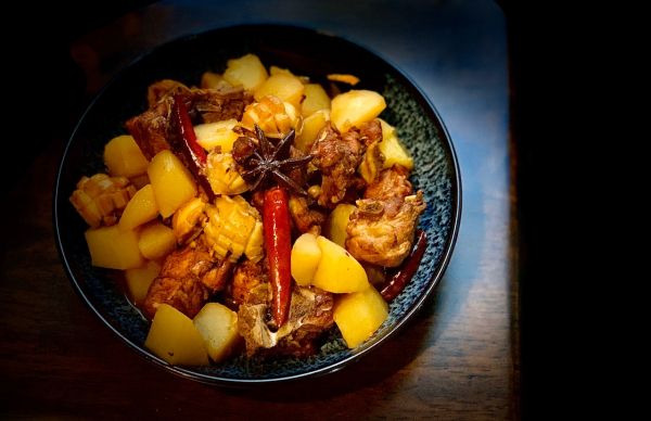 小鲍鱼排骨烧土豆小方