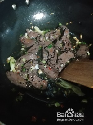 炒鸭血怎么做