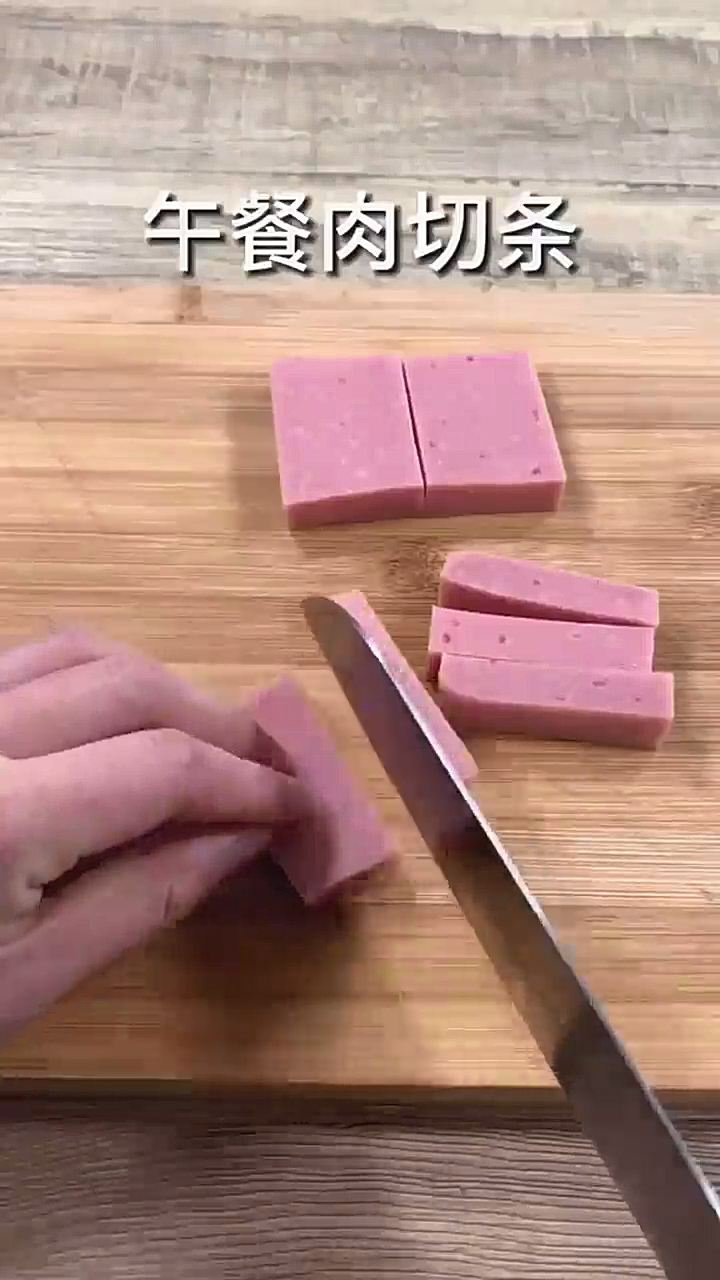 怎样做手抓饼火腿卷