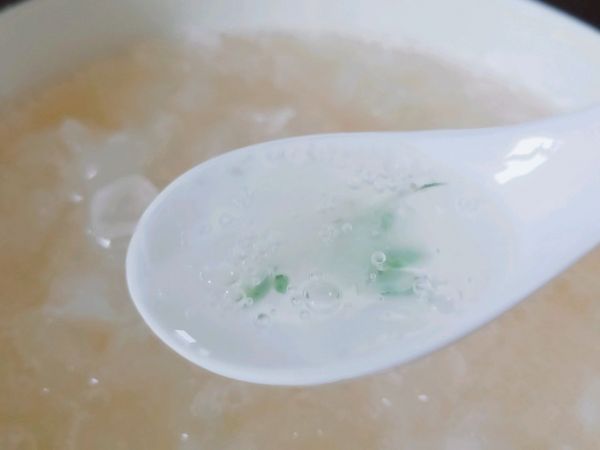 银耳红枣枸杞羹