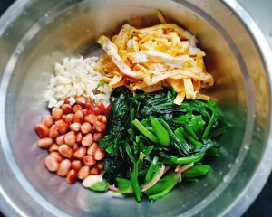 凉拌菠菜花生米怎么做