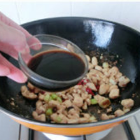 宫保鸡丁的常规做法