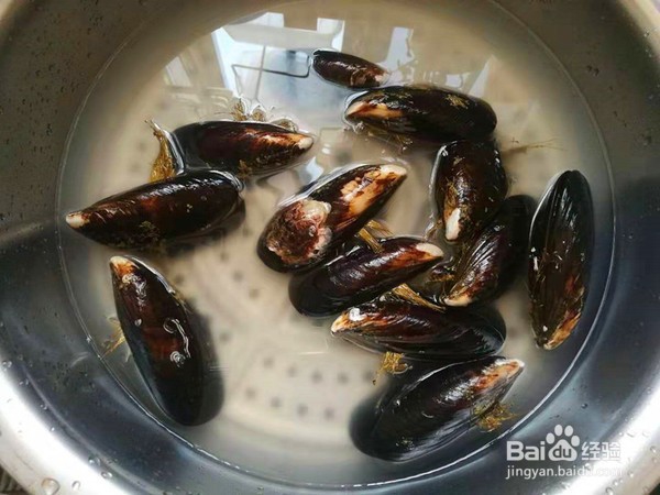 蒜蓉蒸青口的做法