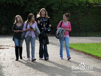 女孩出行基本的安全意识