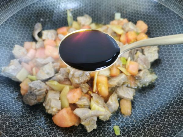 西红柿土豆烧牛腩