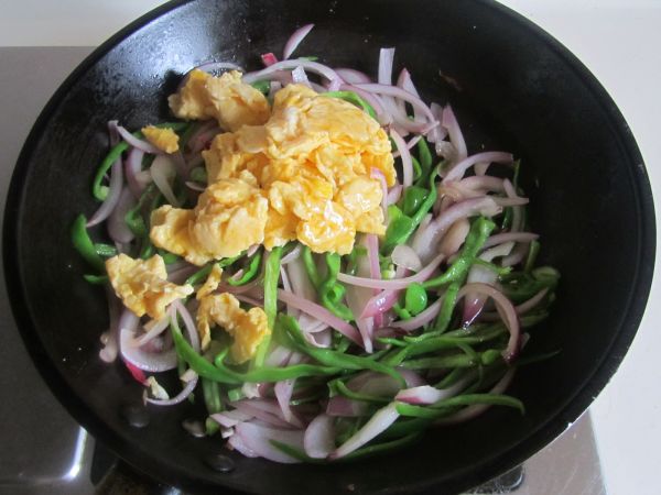 青椒洋葱炒鸡蛋