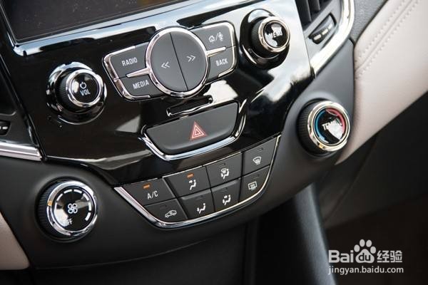 汽车行驶前需要注意哪些事项？