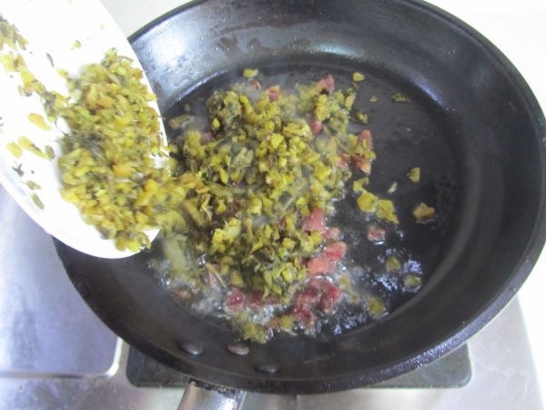 香肠雪菜炒蚕豆米