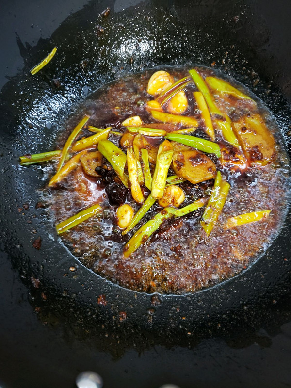 一家人在一起就是要围坐着吃火锅