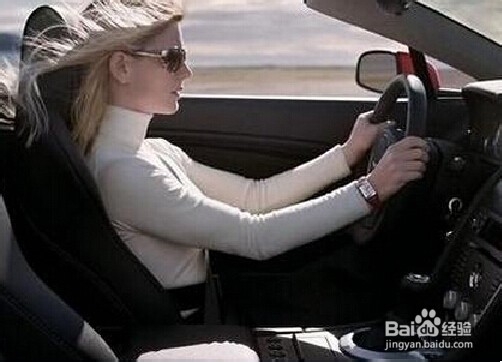 高速路上怎样跟车比较安全？