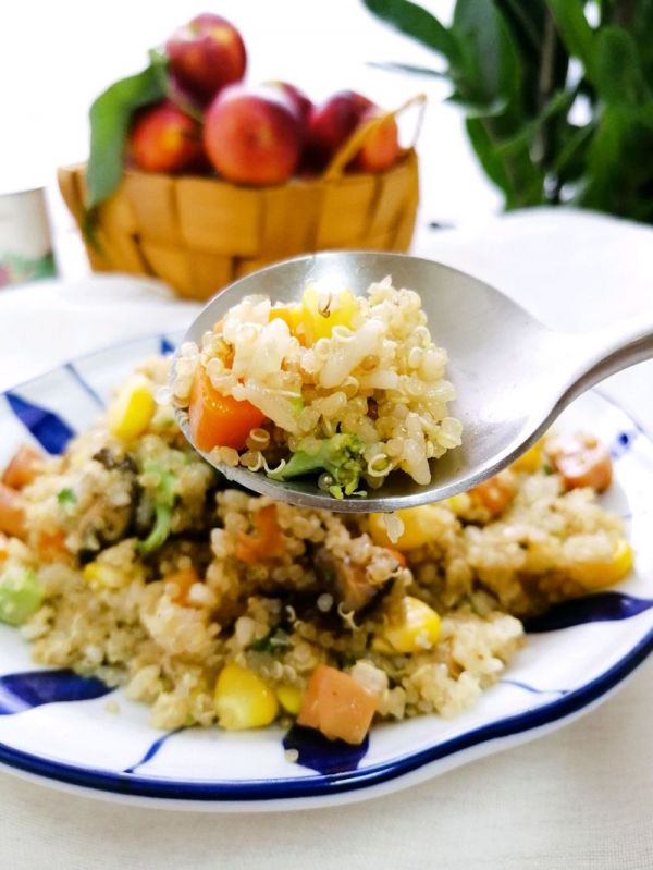 藜麦香菇香肠炒饭