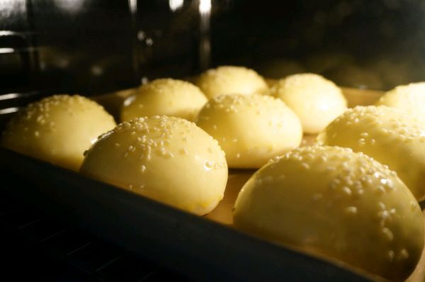 Q弹松软的——牛奶小面包