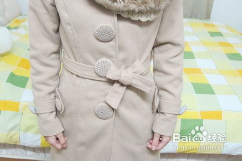 冬天大衣腰带怎么系蝴蝶结