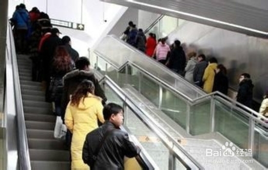 乘坐扶梯注意事项