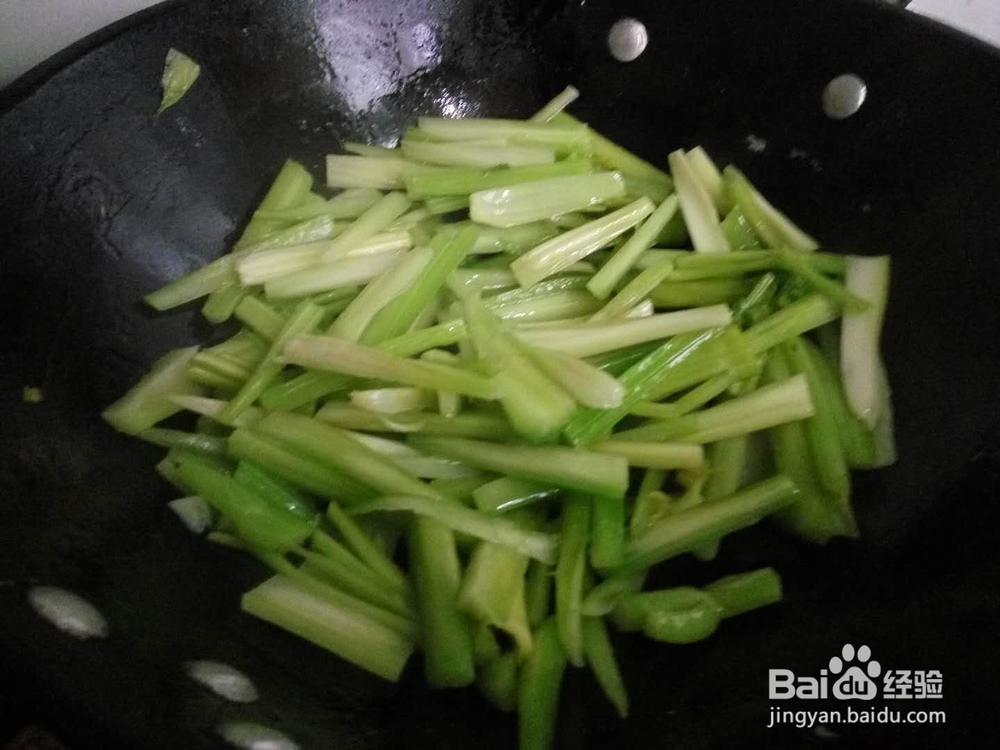 芹菜豆干的做法