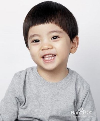 怎样给男宝女宝剪个刘海