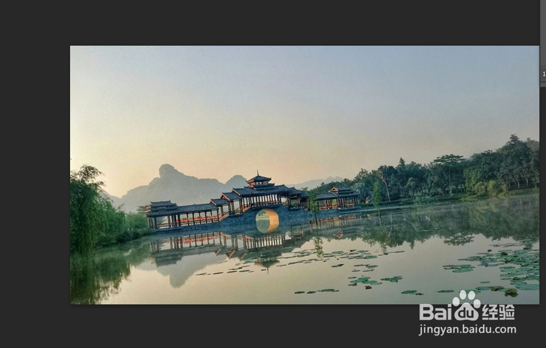 ps如何扶正倾斜的照片