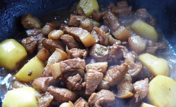 如何做土豆红烧肉窍门