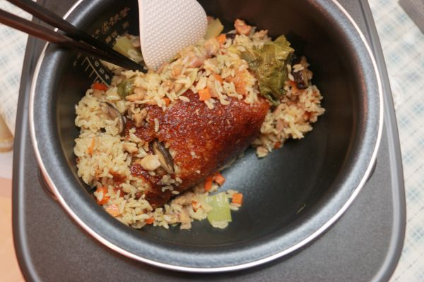 香菇鸡肉煲仔饭