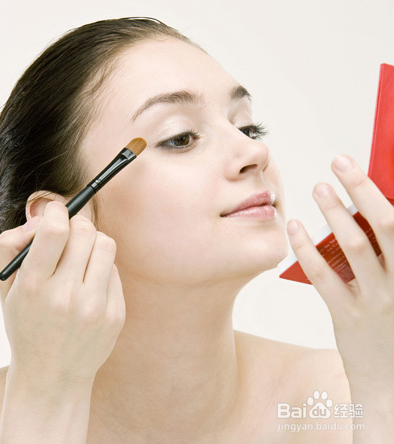 女生护肤化妆的步骤
