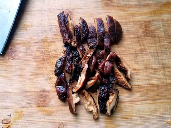 送荷叶香菇鸡粥