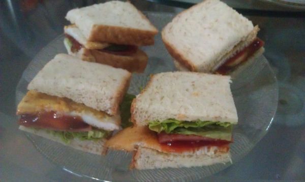 煎蛋火腿三明治