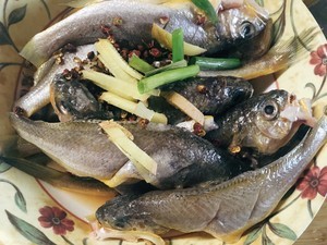 家传酥脆小黄鱼的做法