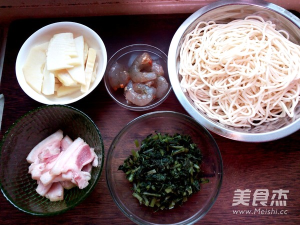 雪菜虾仁面的做法