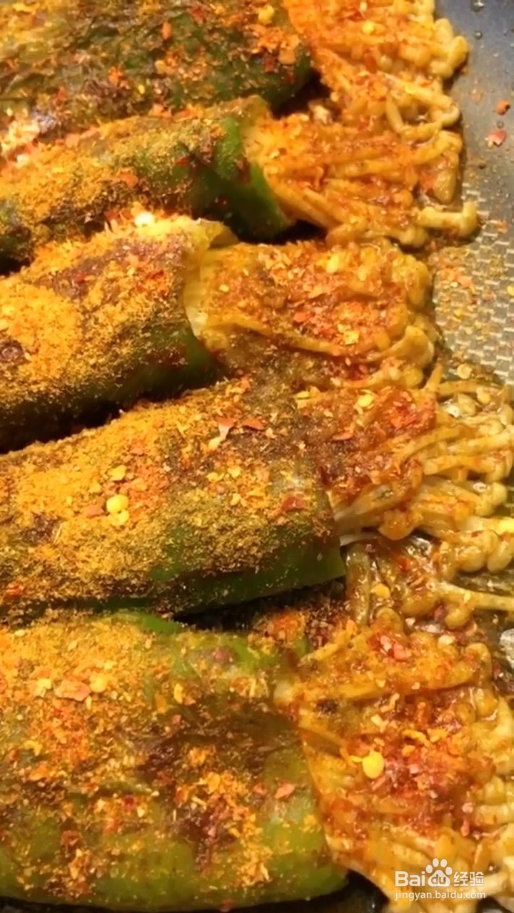 如何制作青椒包金针菇