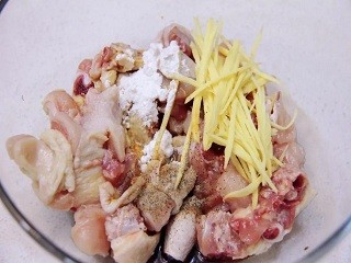 香菇滑鸡煲仔饭怎么做？