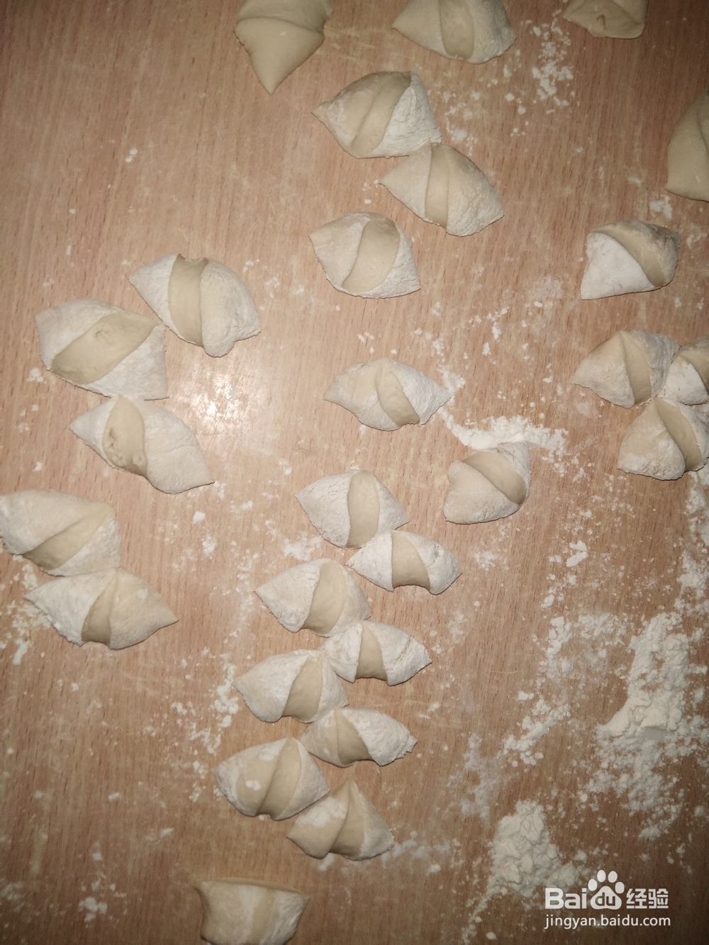 如何自己在家做锅贴饺？