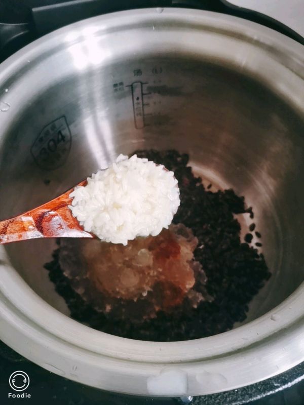 桃胶皂角米血糯米奶茶